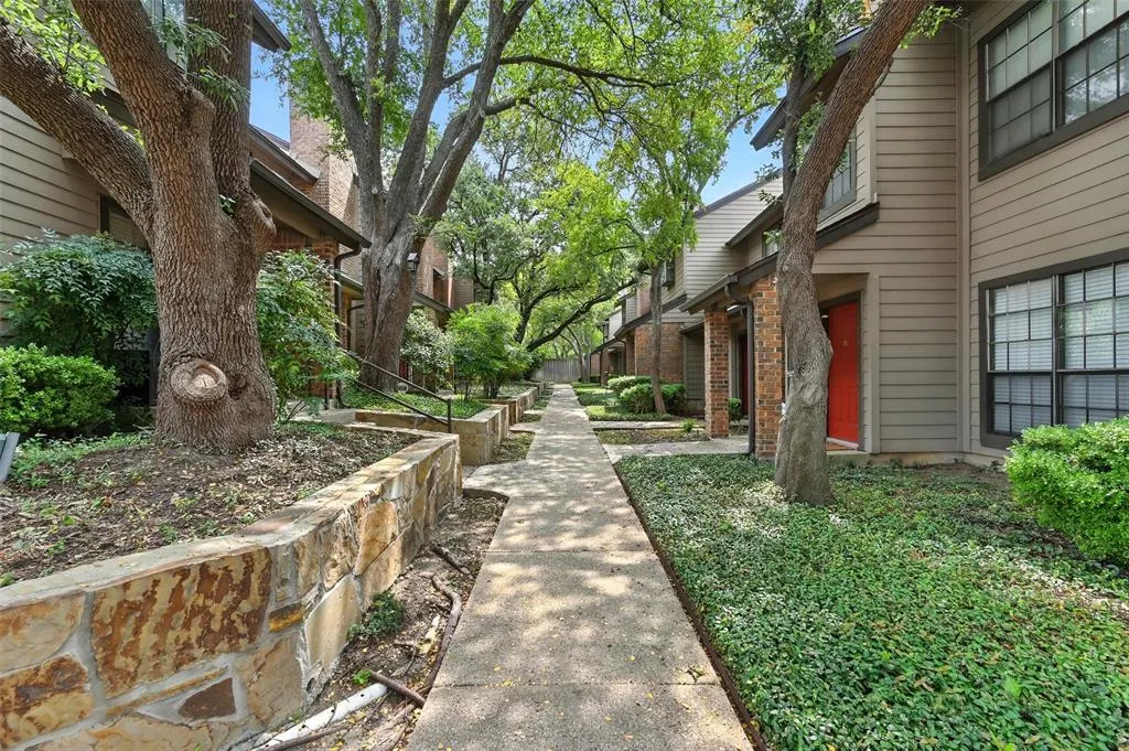 9910 Royal Lane, #1202