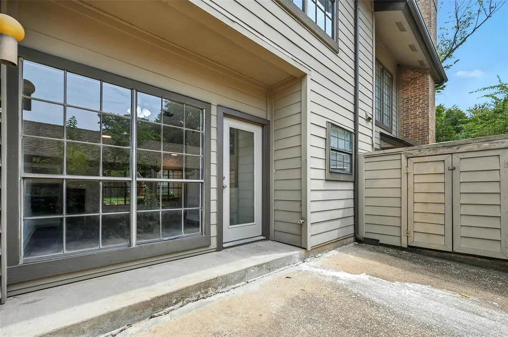 9910 Royal Lane, #1202