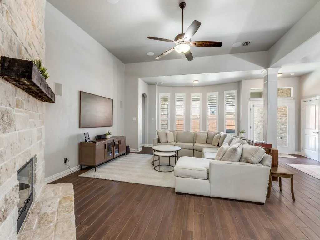 3136 Round Tree Lane