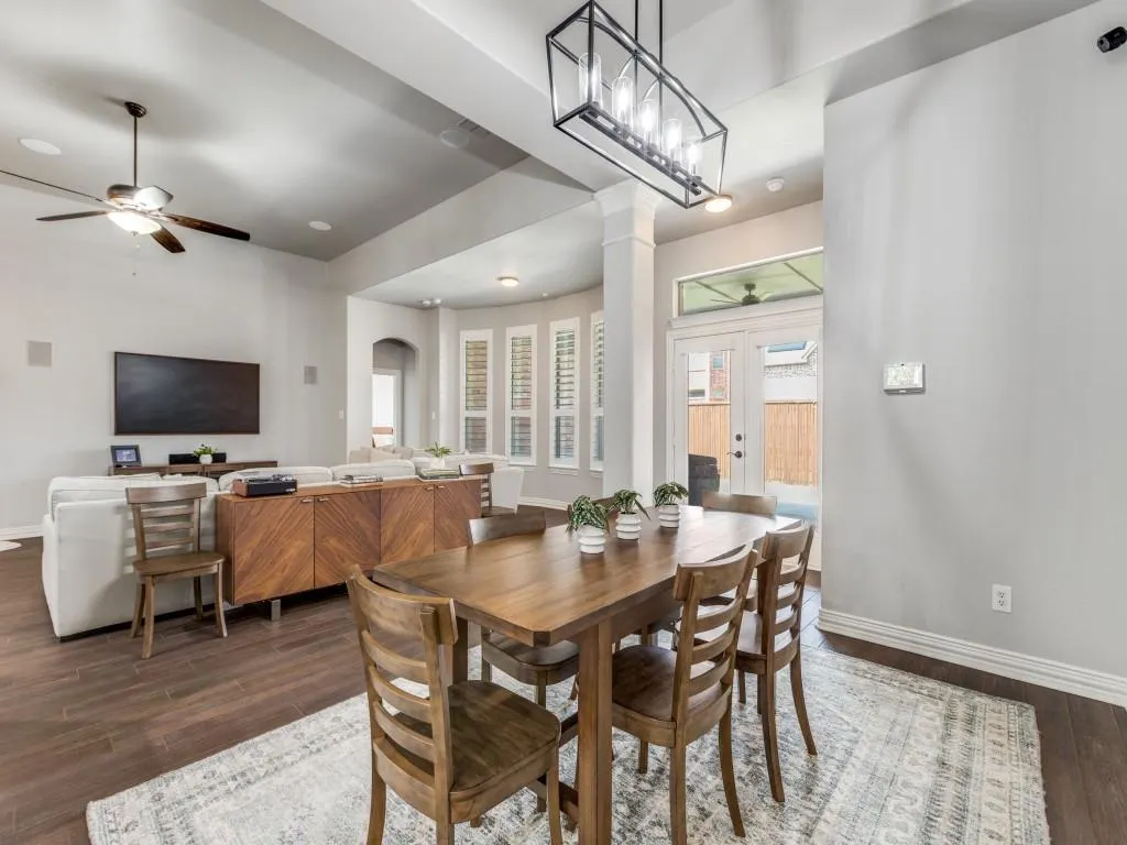 3136 Round Tree Lane