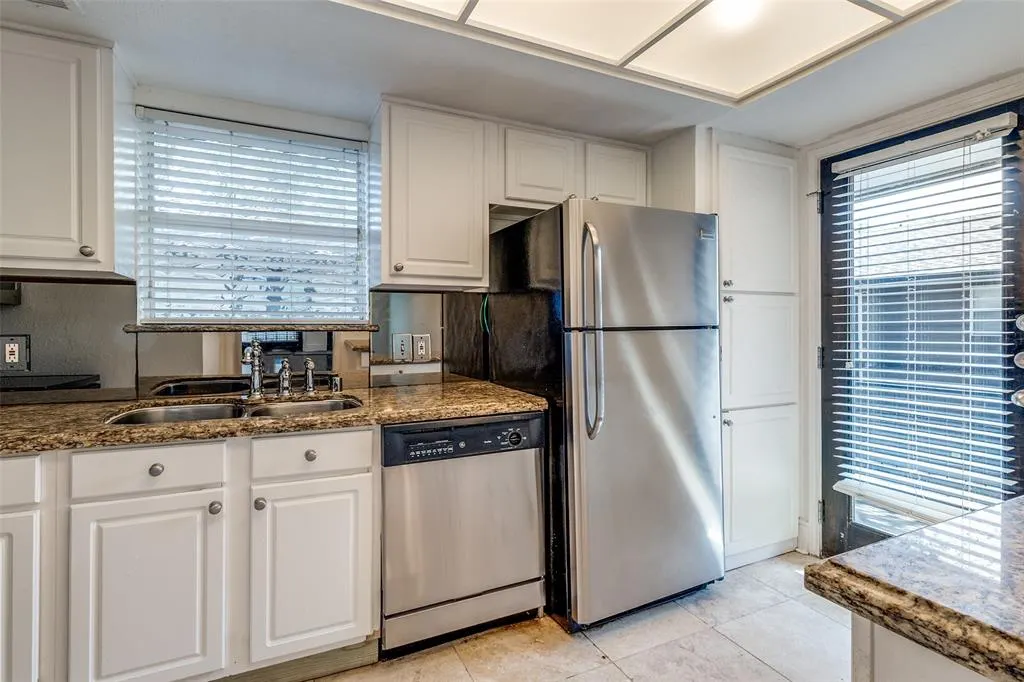 10211 Regal Oaks Drive, #220