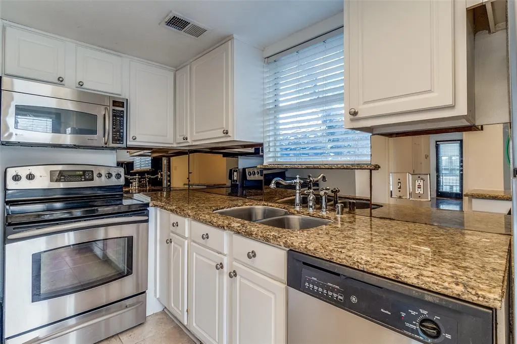 10211 Regal Oaks Drive, #220
