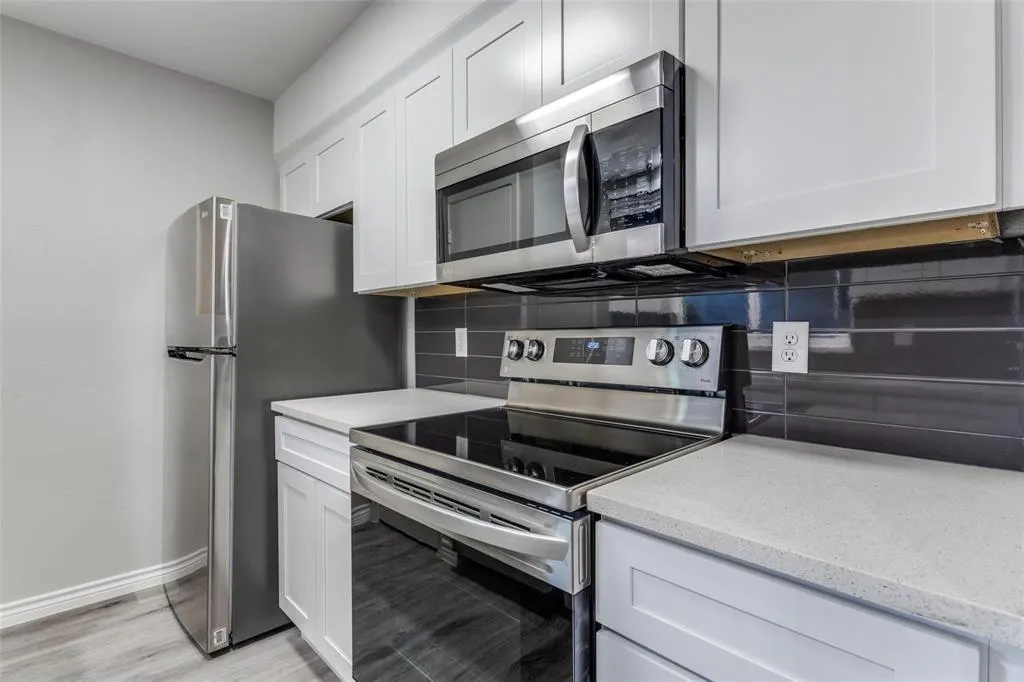5142 Amesbury Drive, #117