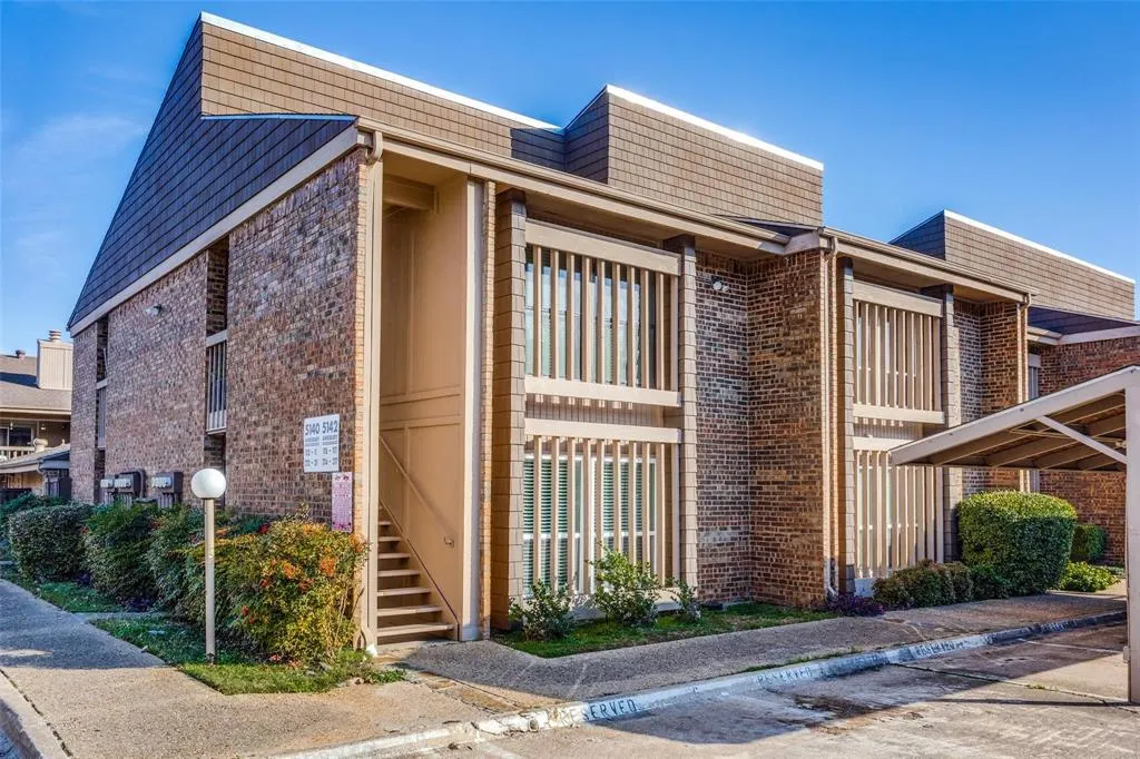 5142 Amesbury Drive, #117