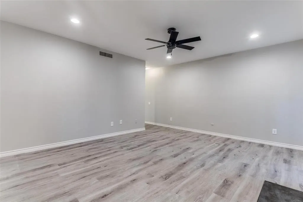 5142 Amesbury Drive, #117