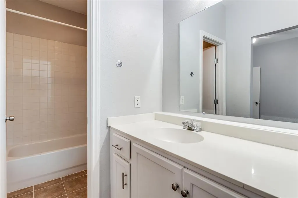 2815 Reagan Street, #1