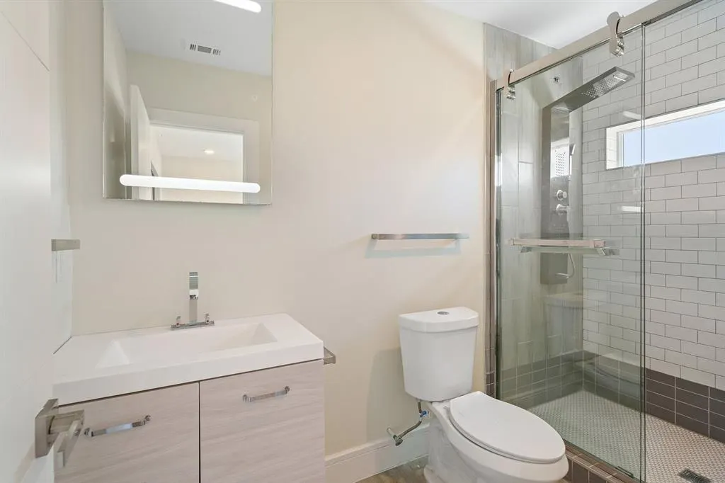 4625 Virginia Avenue, #104