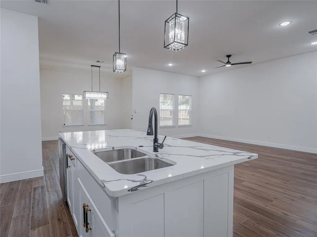 4507 Metropolitan Avenue
