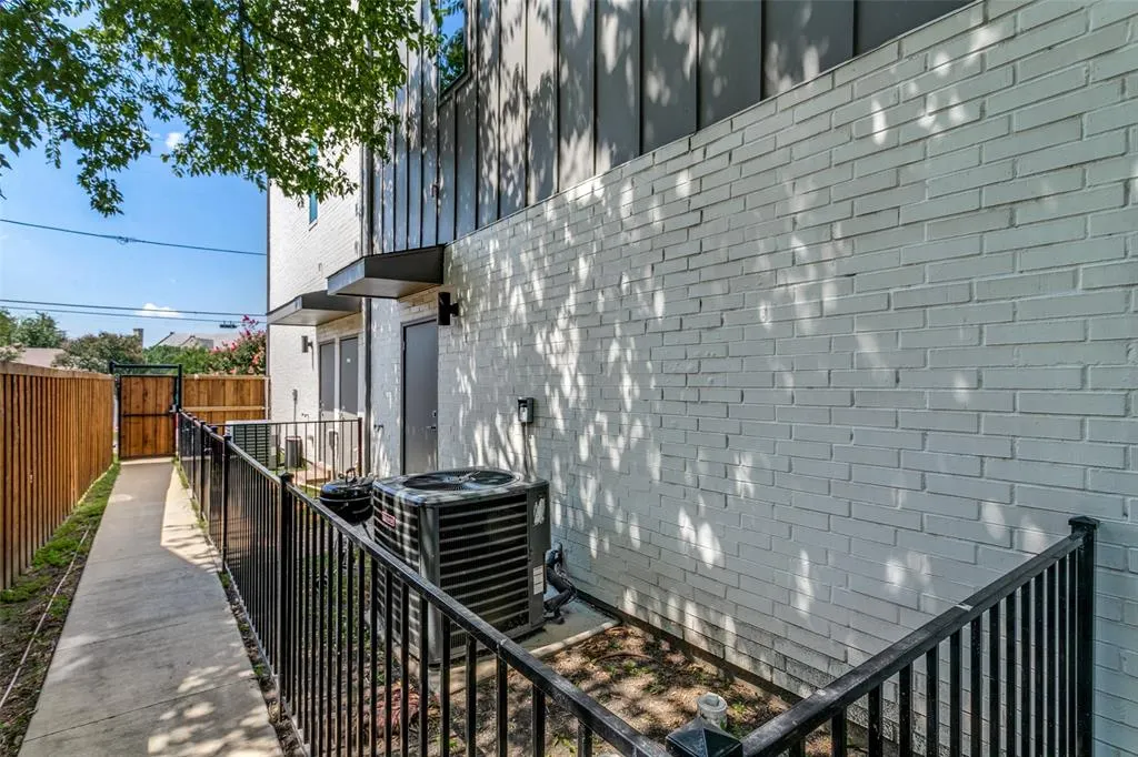 5515 Bryan Parkway, #102