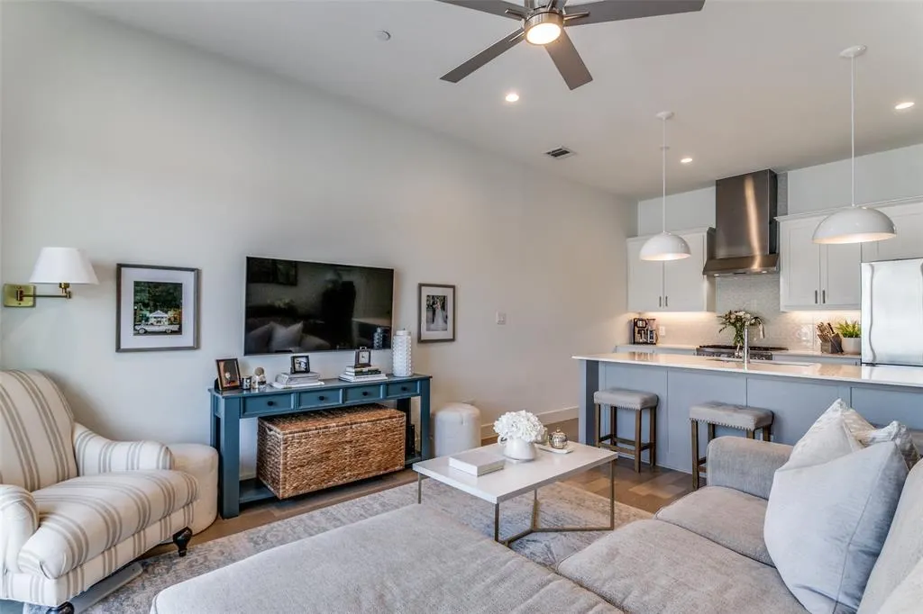 5515 Bryan Parkway, #102