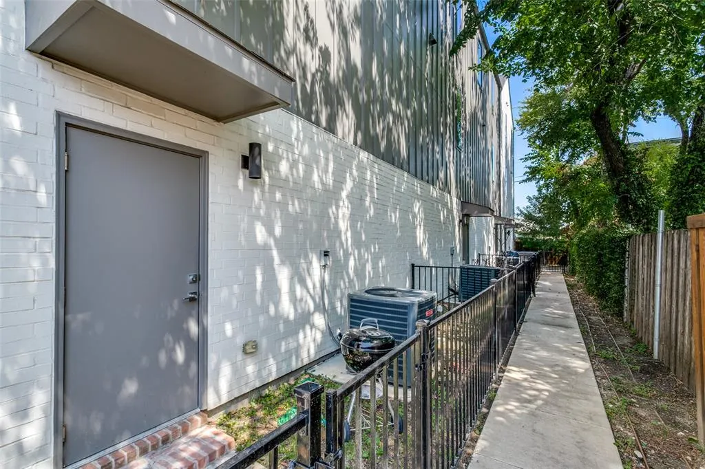 5515 Bryan Parkway, #102