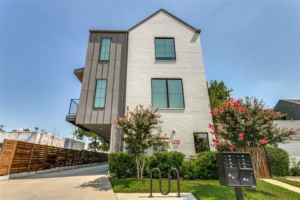 5515 Bryan Parkway, #102