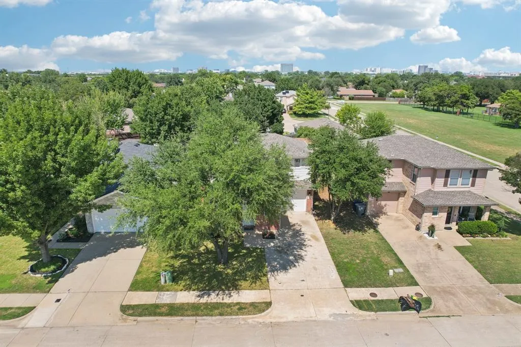 3920 Gray Oak Place