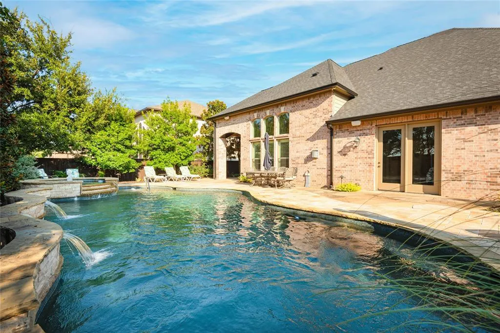 1086 Hawkwood Way
