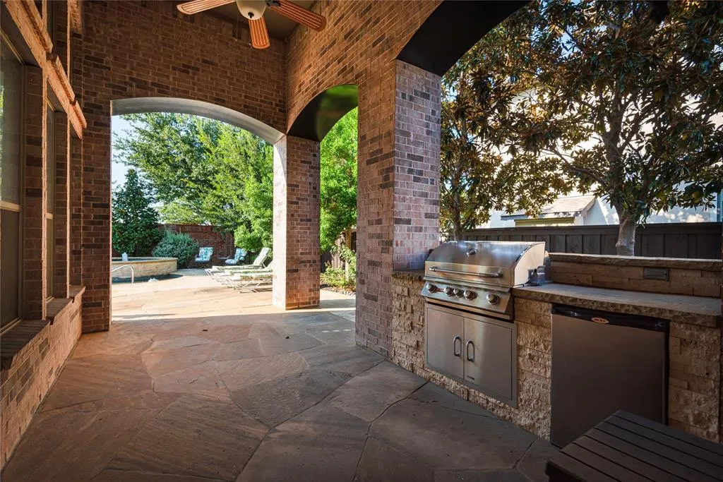 1086 Hawkwood Way