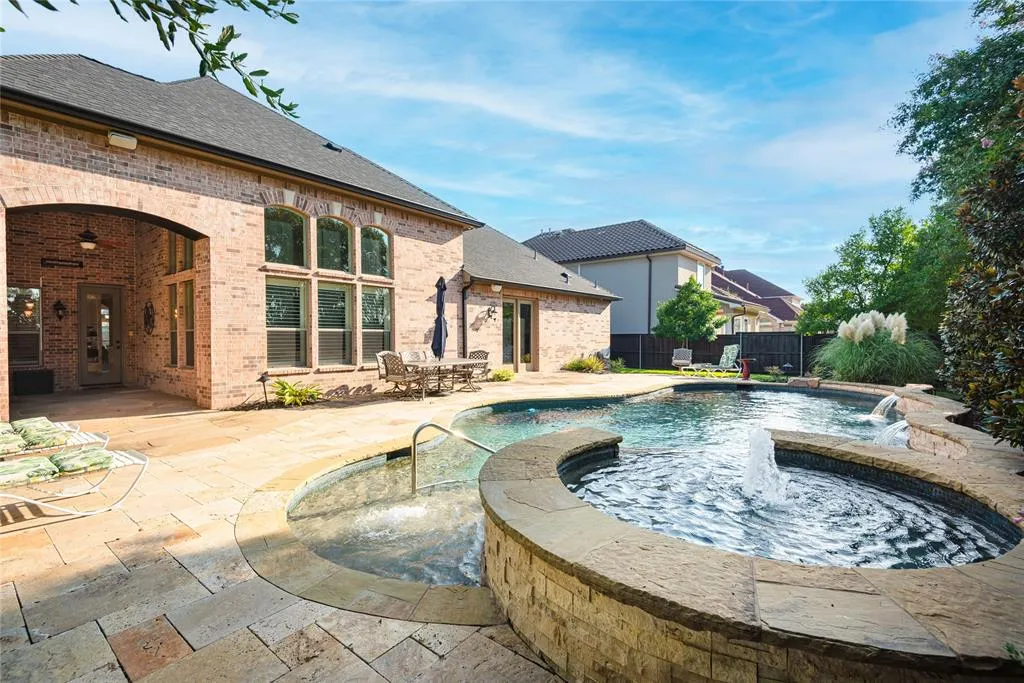 1086 Hawkwood Way