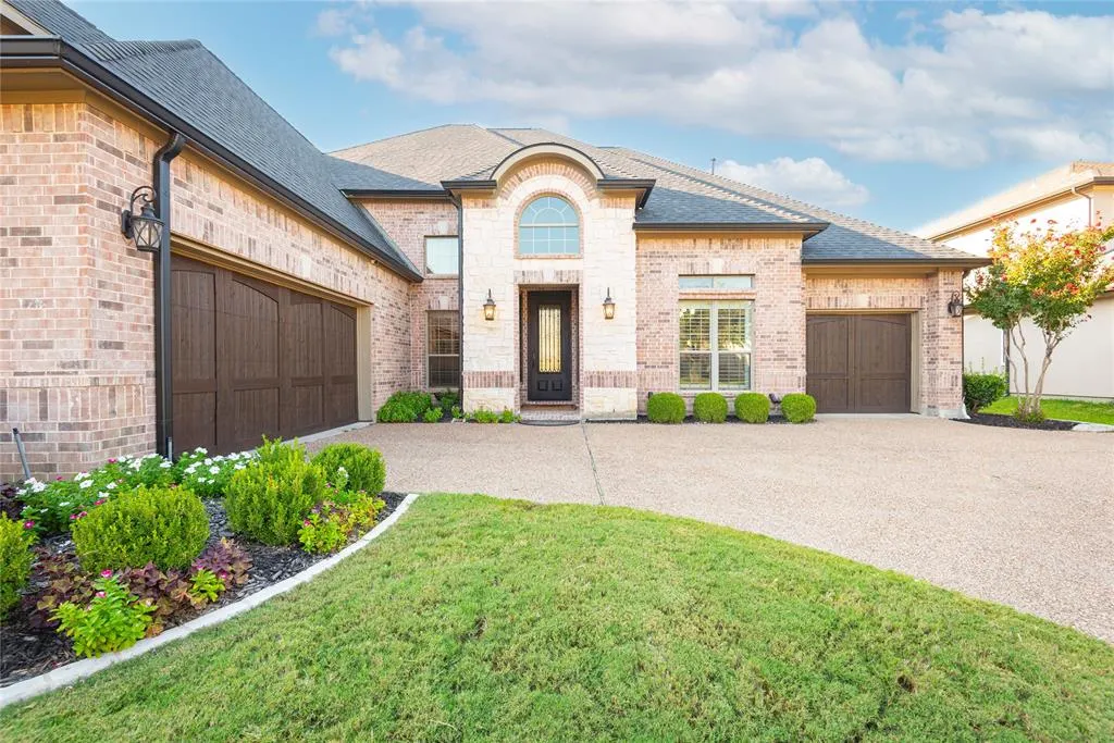 1086 Hawkwood Way