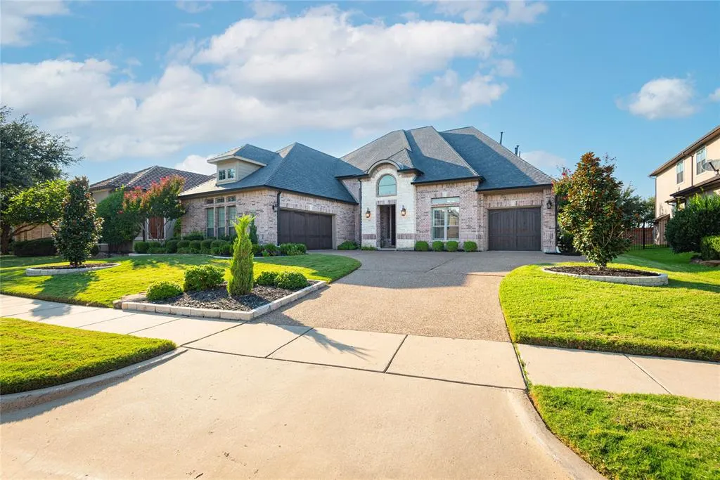 1086 Hawkwood Way