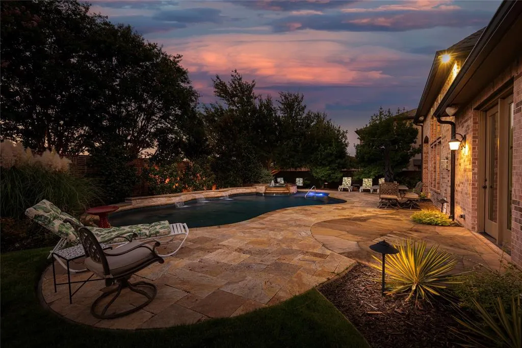 1086 Hawkwood Way