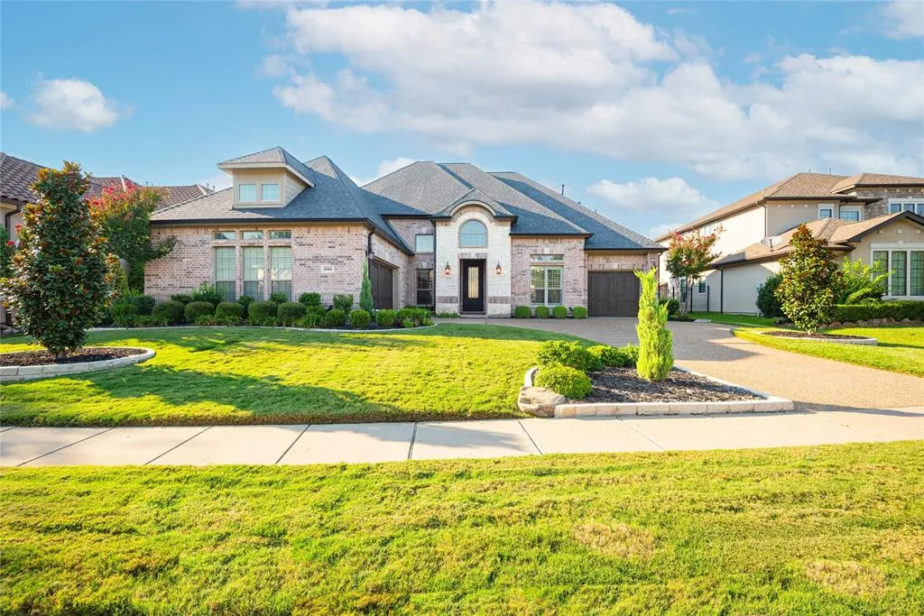 1086 Hawkwood Way