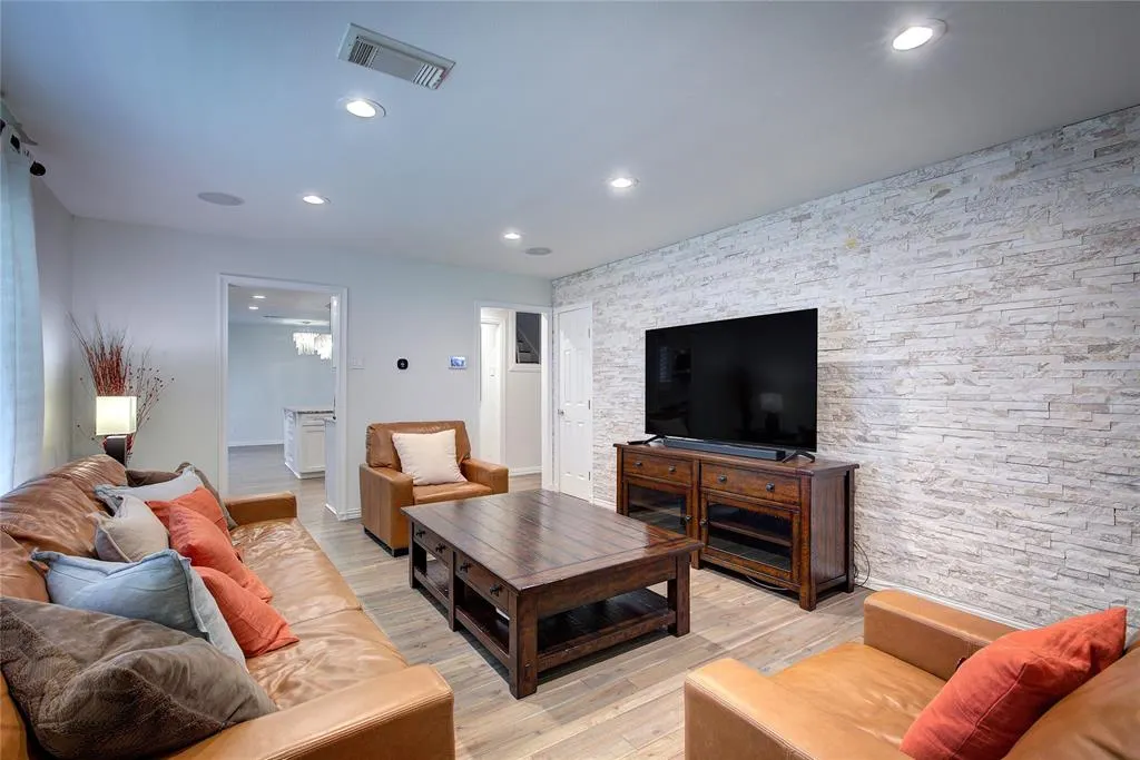 8415 Gladwood Lane