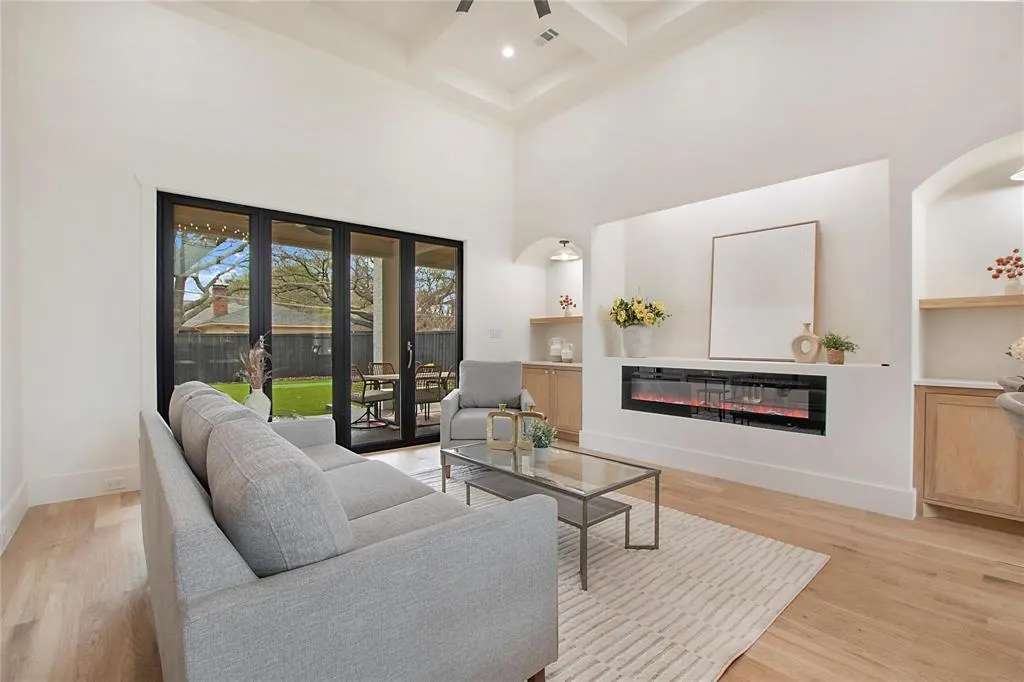 1129 Melrose Drive