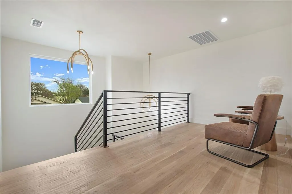 1129 Melrose Drive
