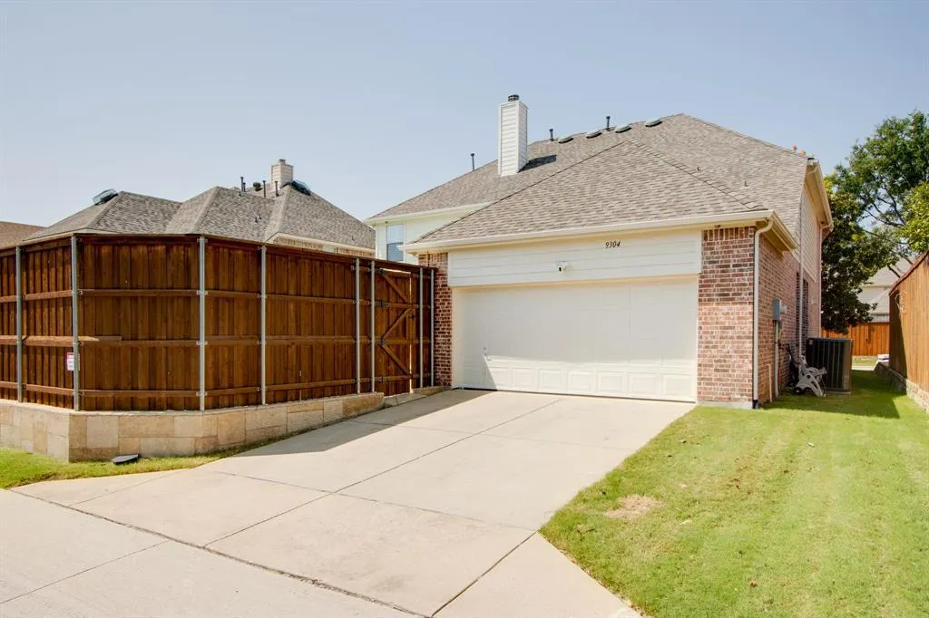 9304 Leafy Glade Road