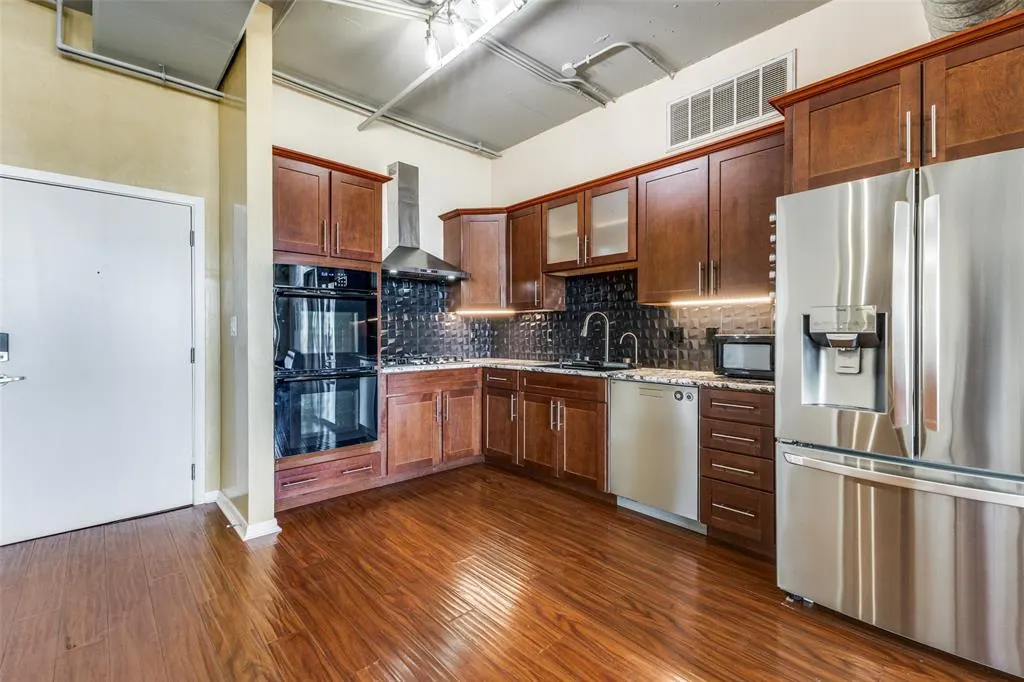 1001 Belleview Street, #803