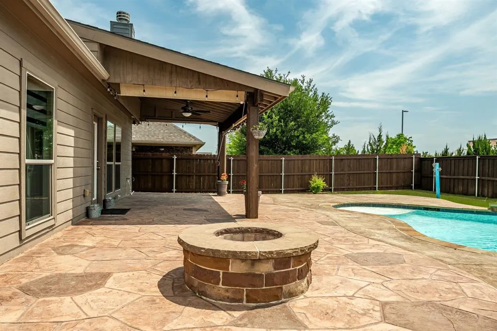 10121 Sailboard Drive