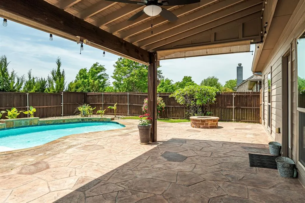 10121 Sailboard Drive