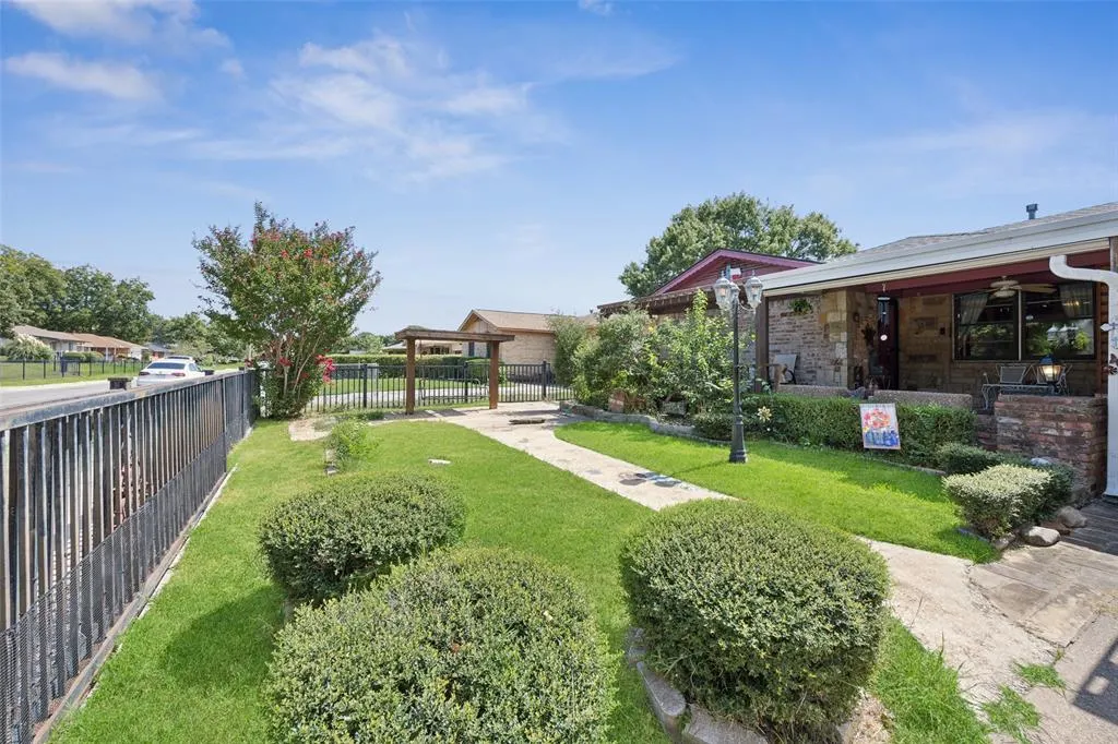 8332 Foxwood Lane