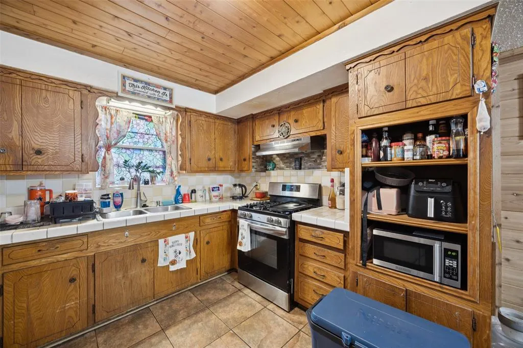 8332 Foxwood Lane