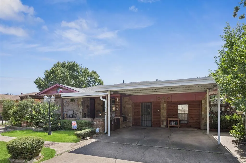 8332 Foxwood Lane