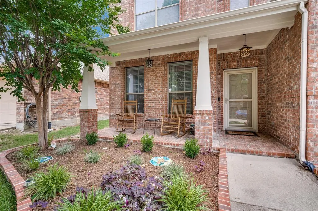 2748 Indian Oak Drive