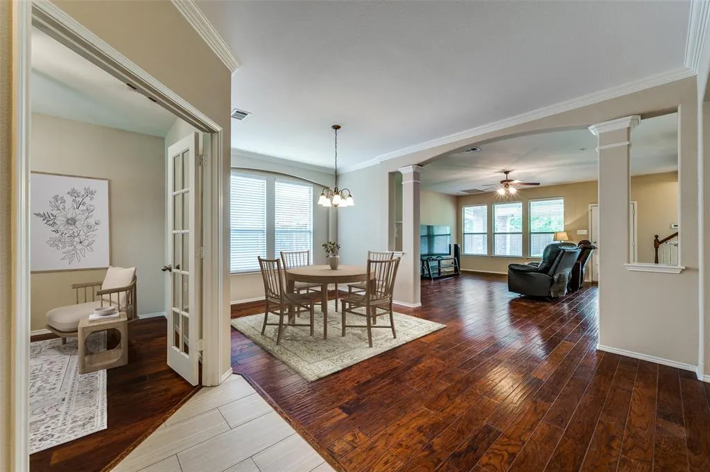 2748 Indian Oak Drive