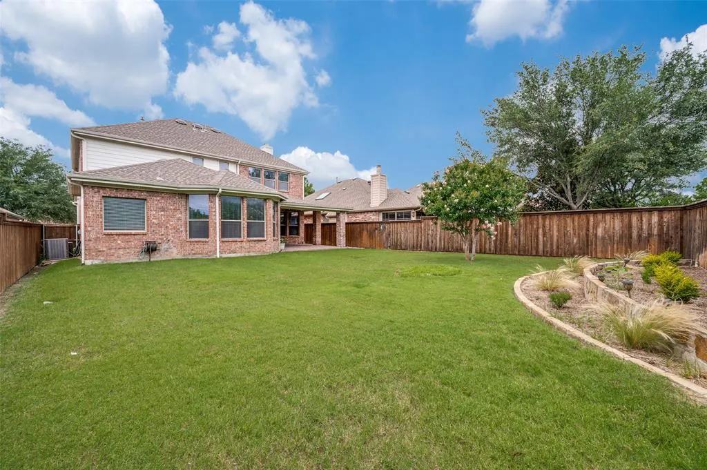 2748 Indian Oak Drive