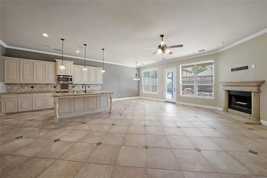 1716 Medina Lane