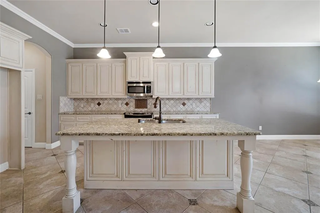 1716 Medina Lane