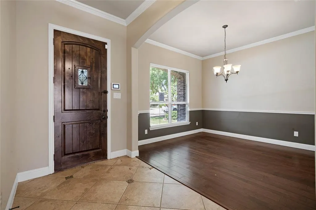 1716 Medina Lane