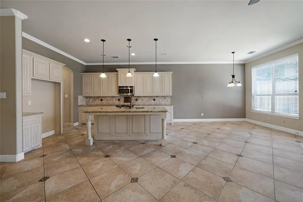 1716 Medina Lane
