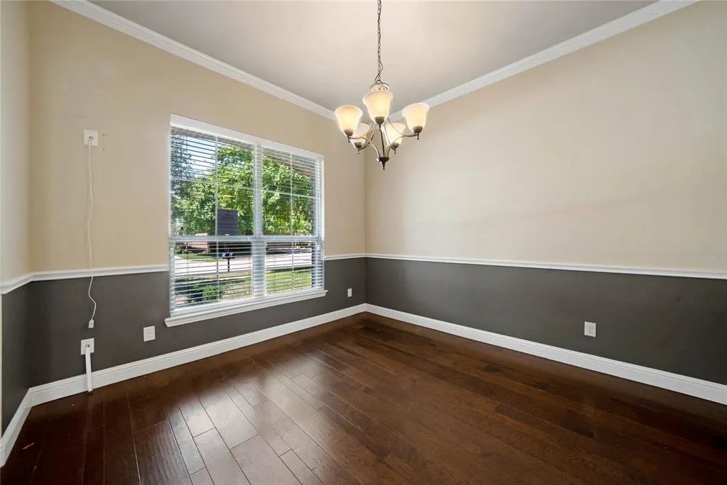 1716 Medina Lane