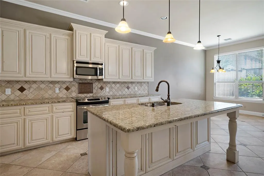1716 Medina Lane