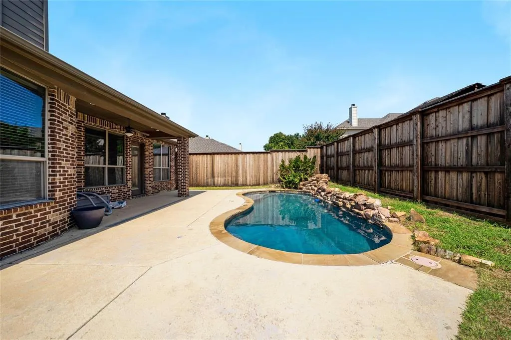 1716 Medina Lane