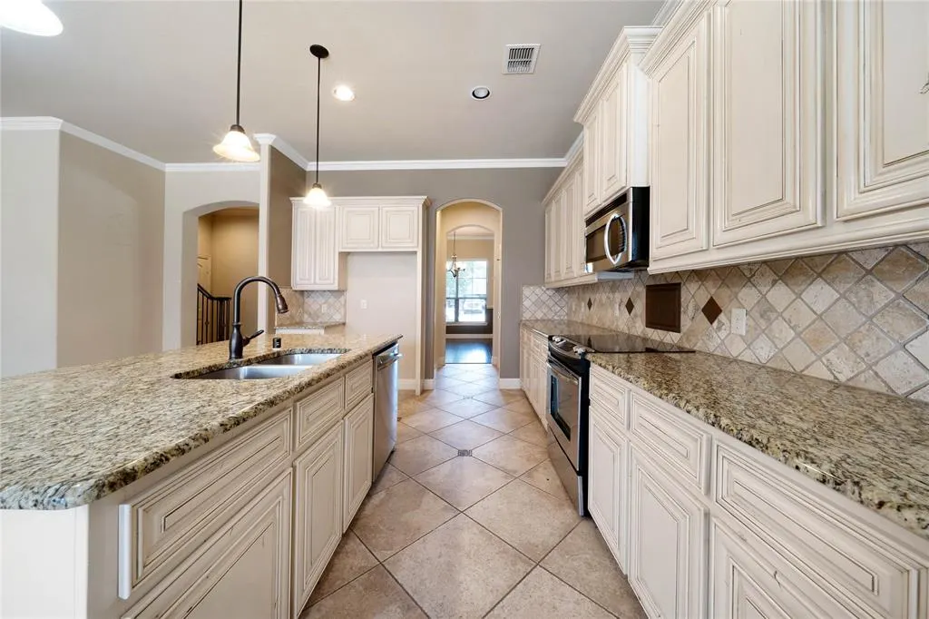 1716 Medina Lane