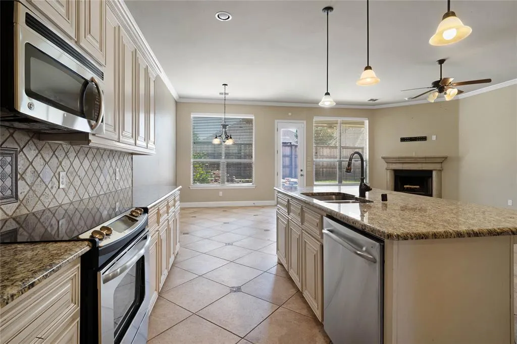 1716 Medina Lane