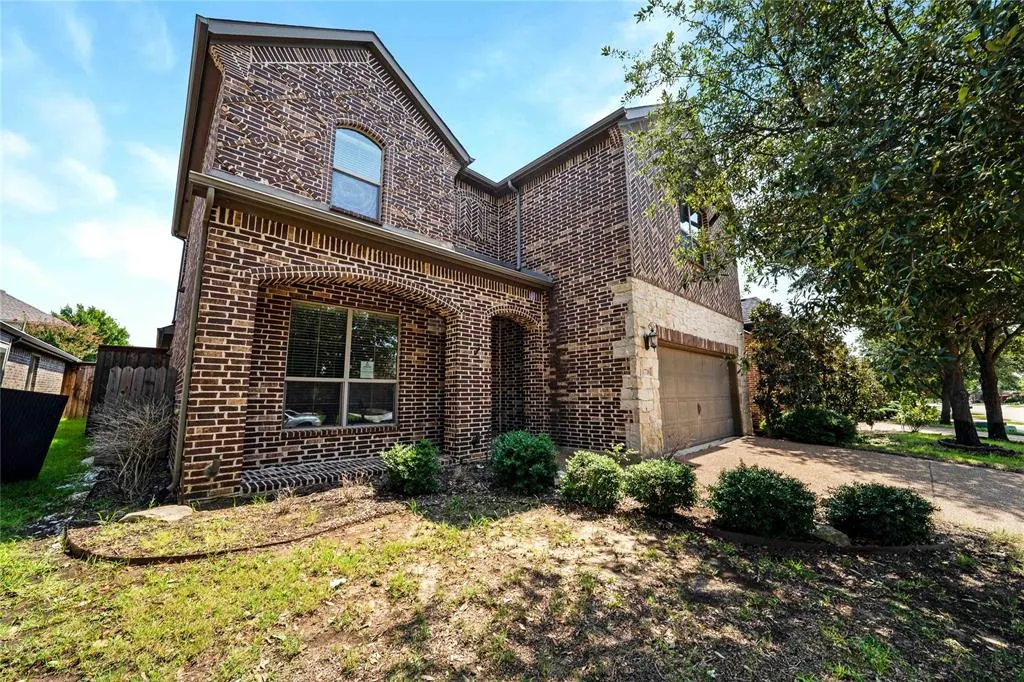 1716 Medina Lane