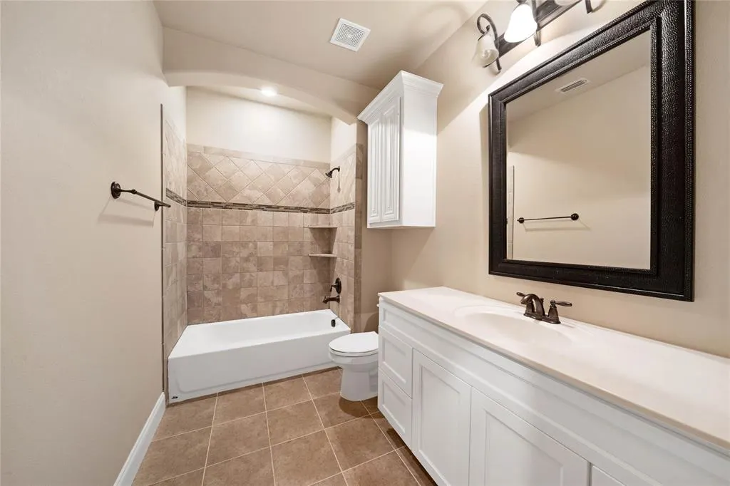 1716 Medina Lane