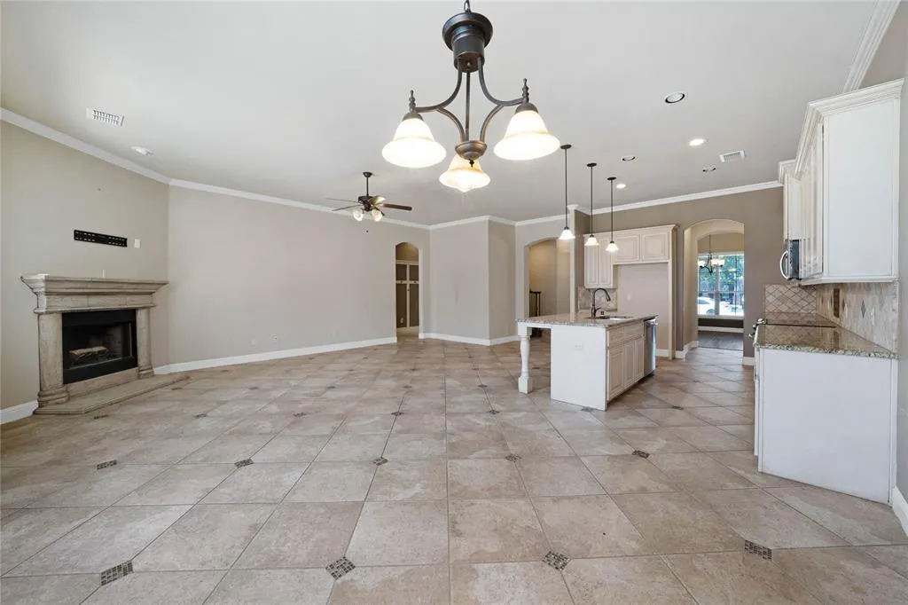 1716 Medina Lane