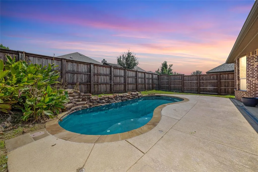 1716 Medina Lane